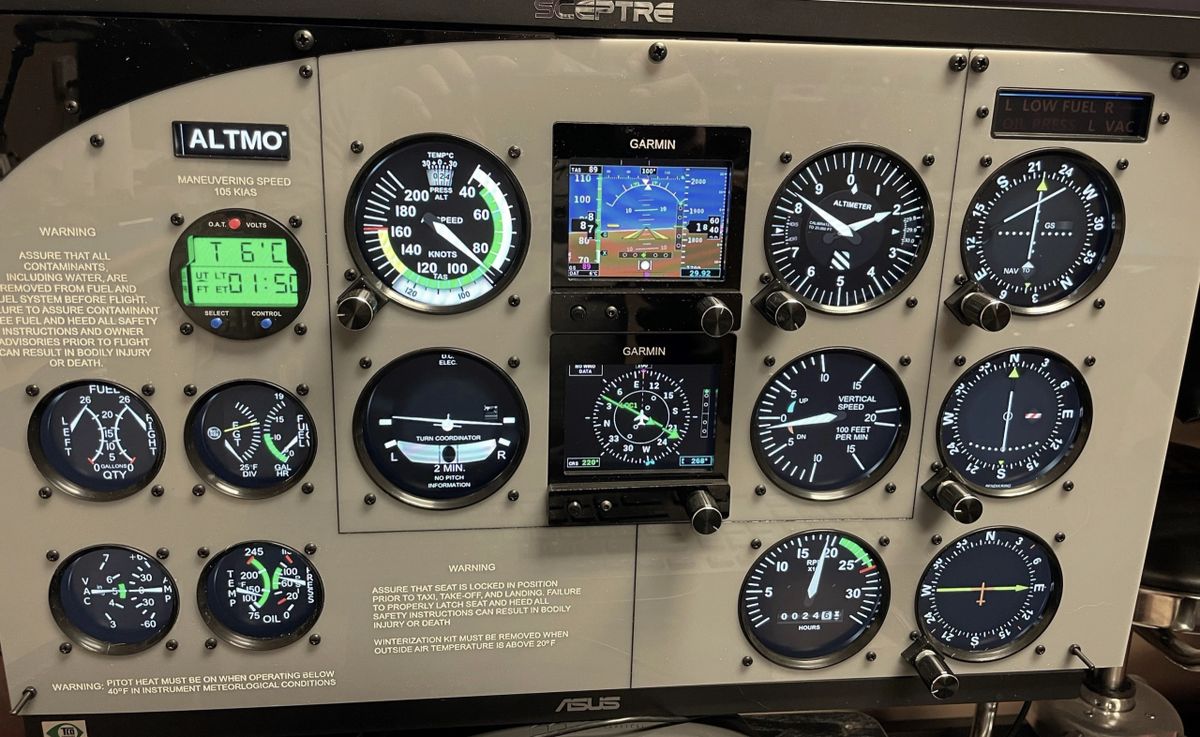 Dual G5's Flatscreen Instrument Panel w/ controls for Cessna 172 Flight